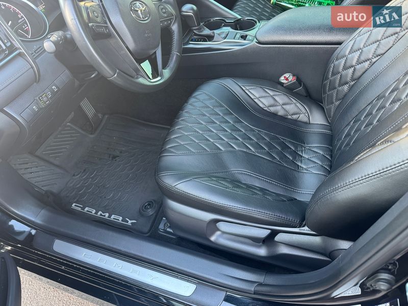Седан Toyota Camry 2020 в Виннице