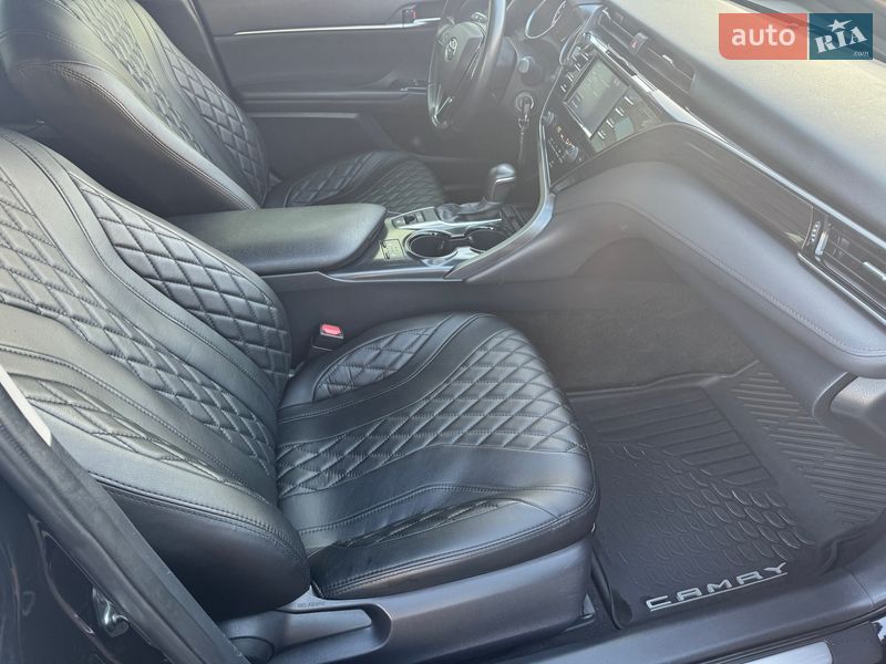 Седан Toyota Camry 2020 в Виннице