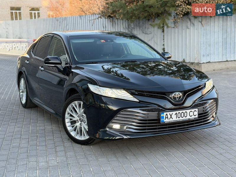 Седан Toyota Camry 2017 в Харкові