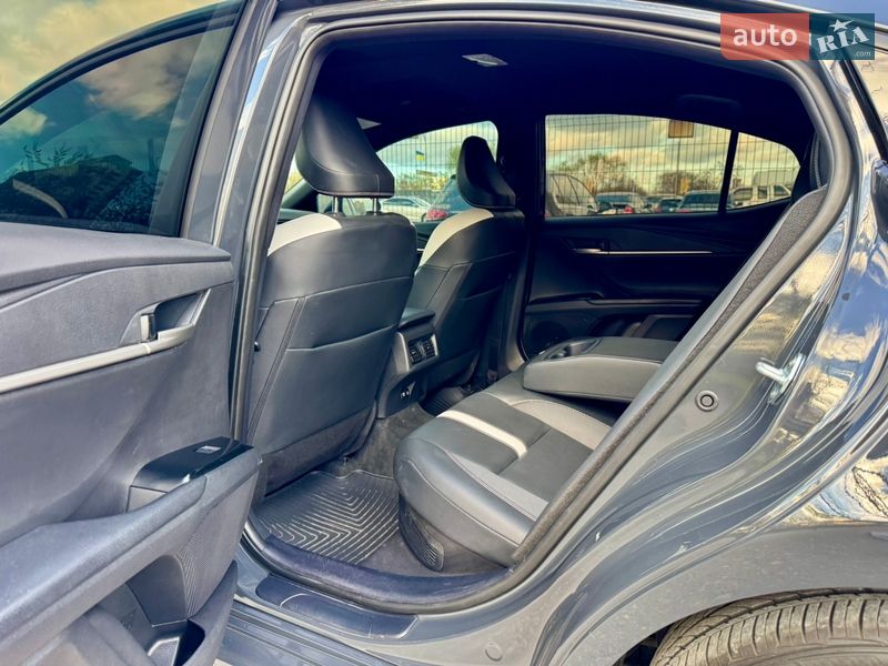 Седан Toyota Camry 2024 в Киеве