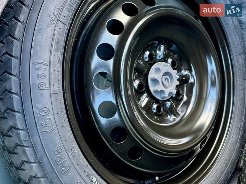 Седан Toyota Camry 2024 в Киеве