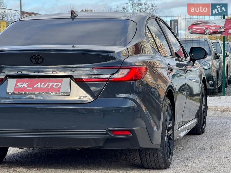 Седан Toyota Camry 2024 в Киеве