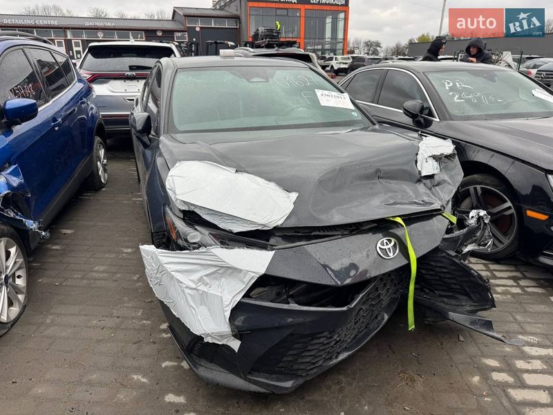 Седан Toyota Camry 2024 в Львові