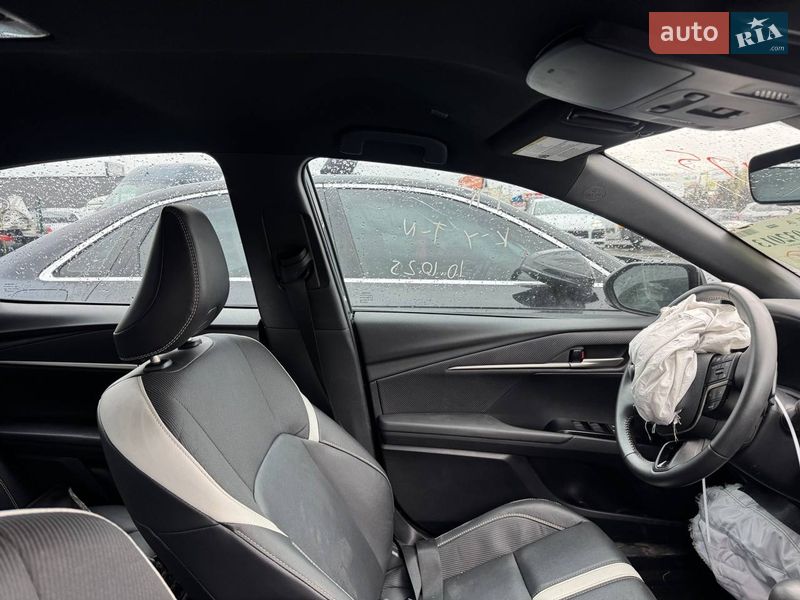 Седан Toyota Camry 2024 в Львові