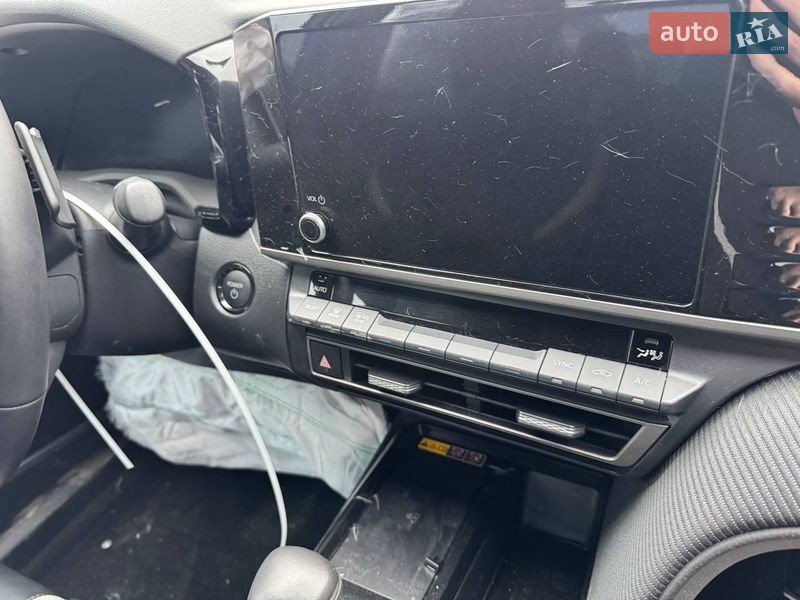 Седан Toyota Camry 2024 в Львові