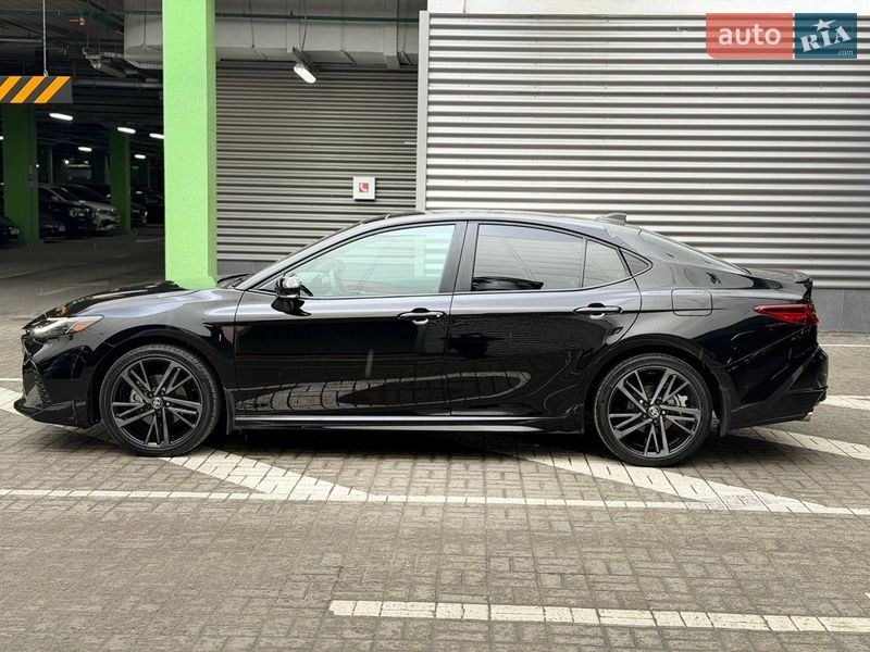 Седан Toyota Camry 2024 в Києві
