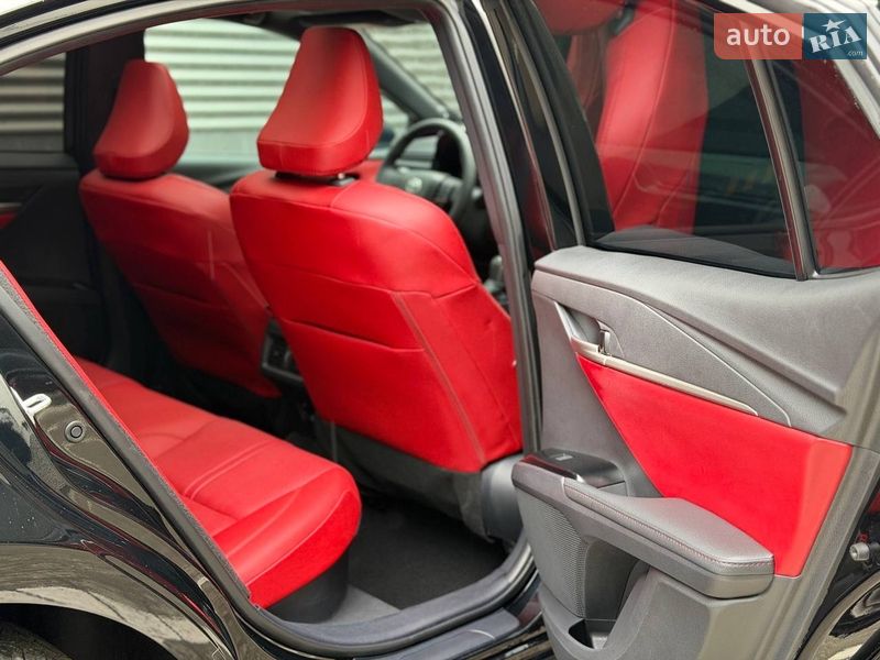 Седан Toyota Camry 2024 в Києві