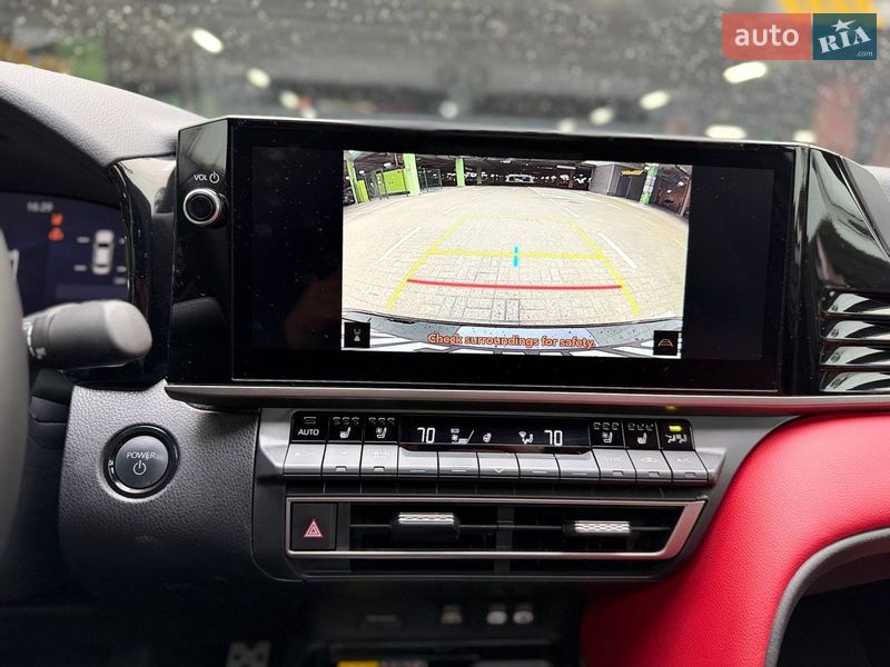 Седан Toyota Camry 2024 в Києві