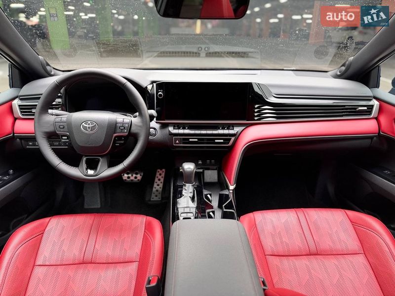 Седан Toyota Camry 2024 в Києві