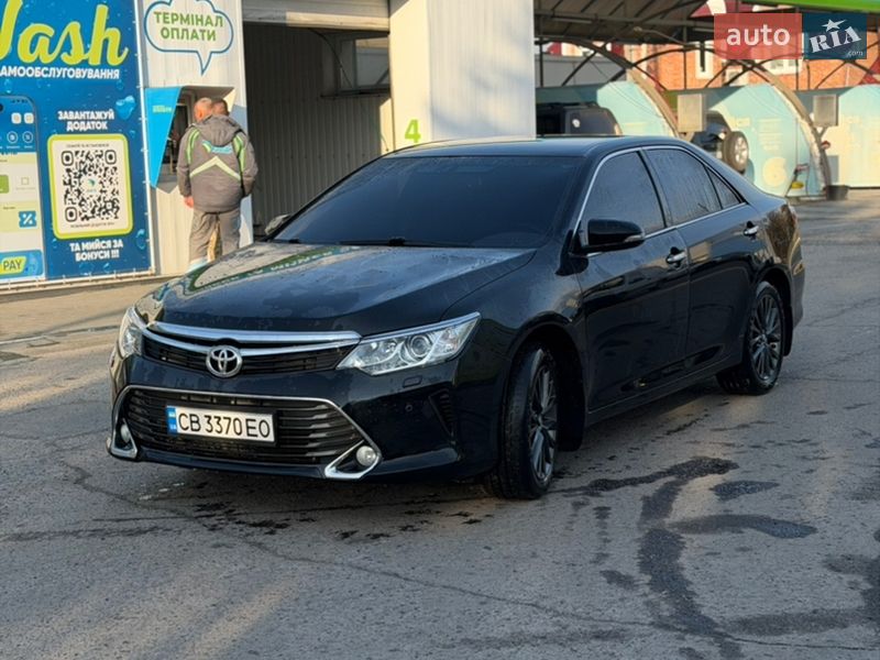 Седан Toyota Camry 2017 в Прилуках