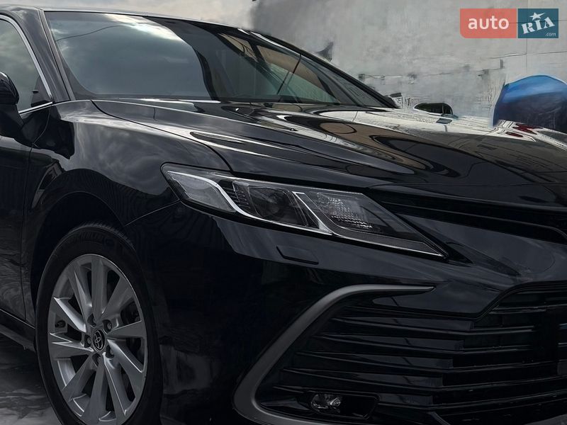 Седан Toyota Camry 2023 в Киеве