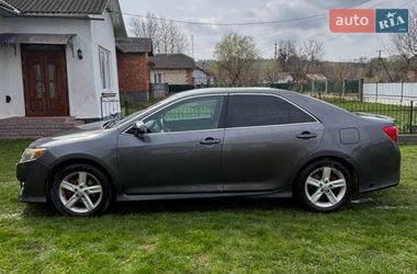 Седан Toyota Camry 2014 в Тернополе