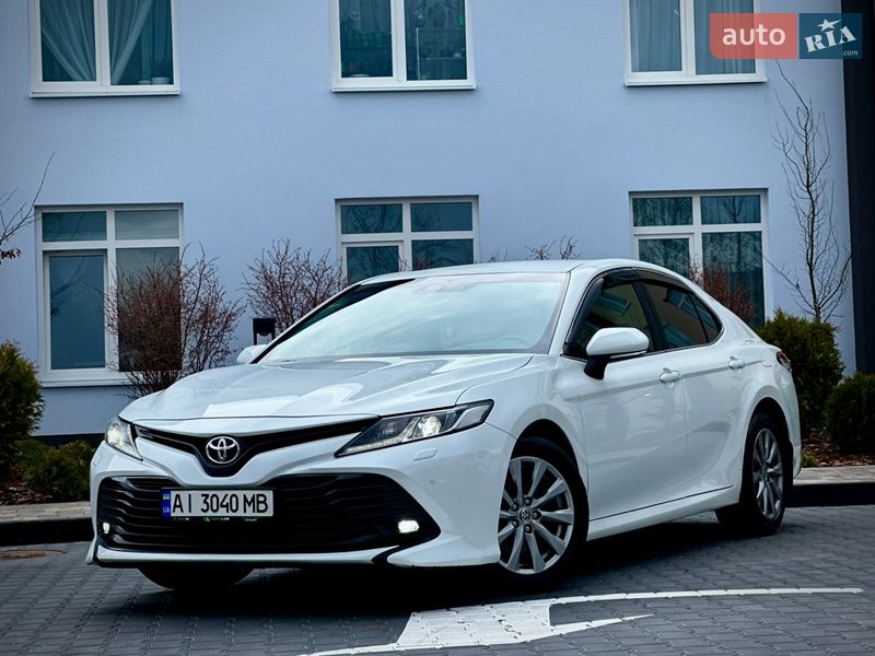 Седан Toyota Camry 2020 в Києві