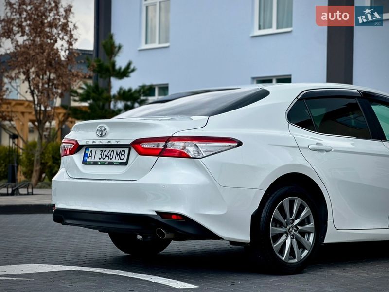 Седан Toyota Camry 2020 в Києві