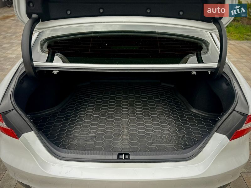 Седан Toyota Camry 2020 в Києві