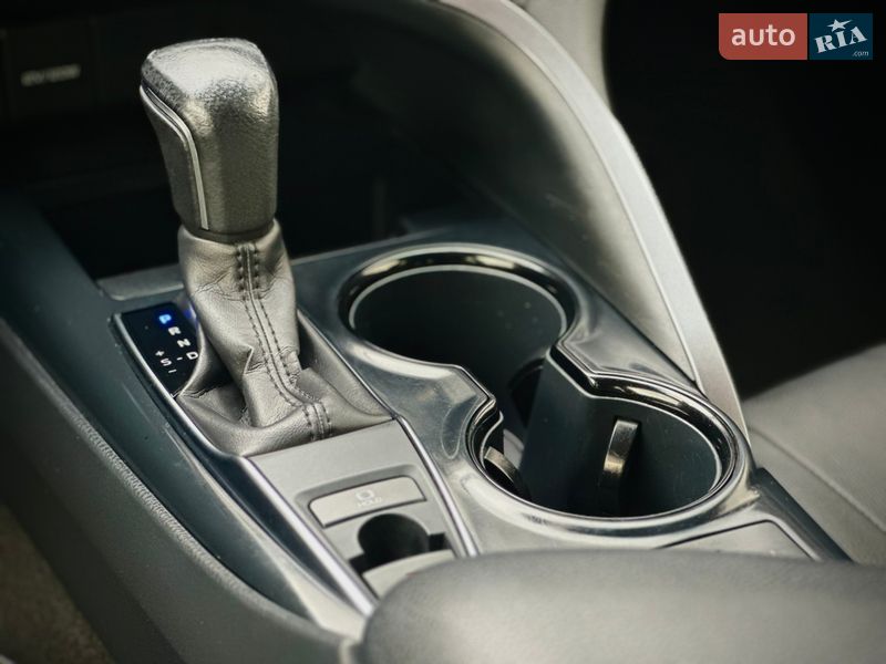 Седан Toyota Camry 2020 в Києві