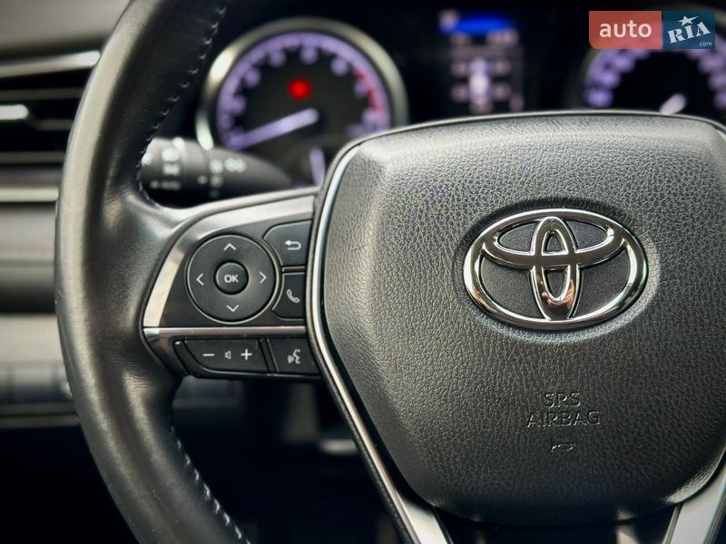 Седан Toyota Camry 2020 в Києві