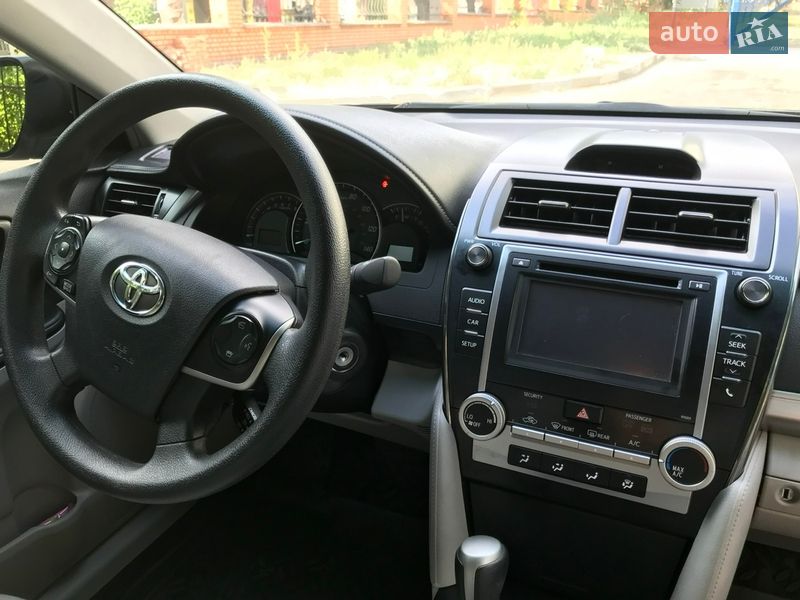 Седан Toyota Camry 2014 в Запорожье