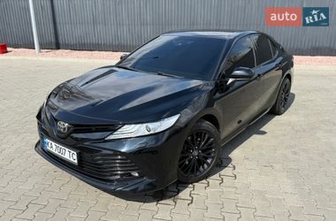 Седан Toyota Camry 2017 в Киеве