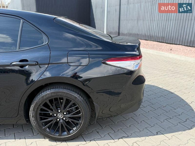 Седан Toyota Camry 2017 в Киеве