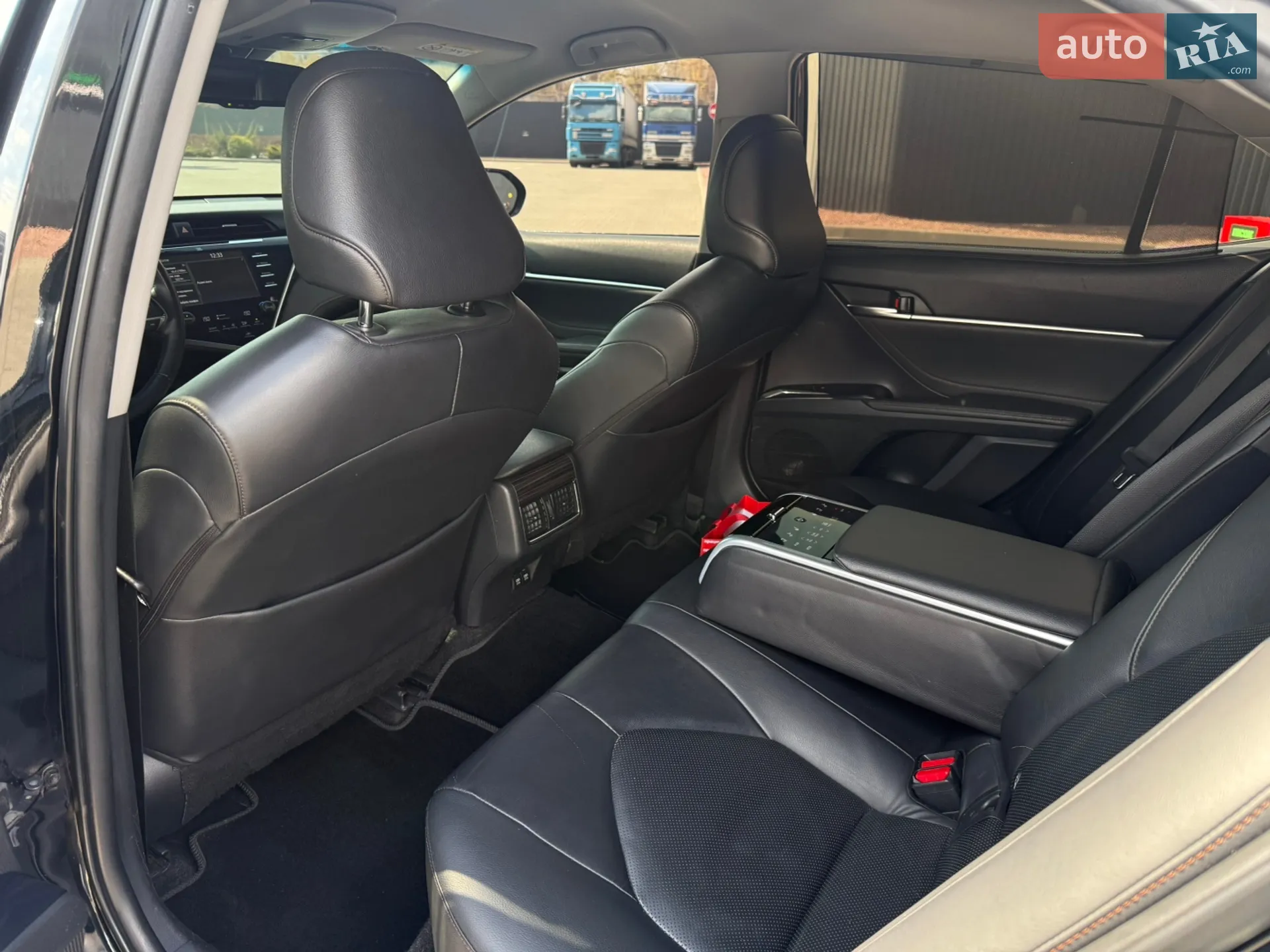 2017 Toyota Camry - мініатюра 16