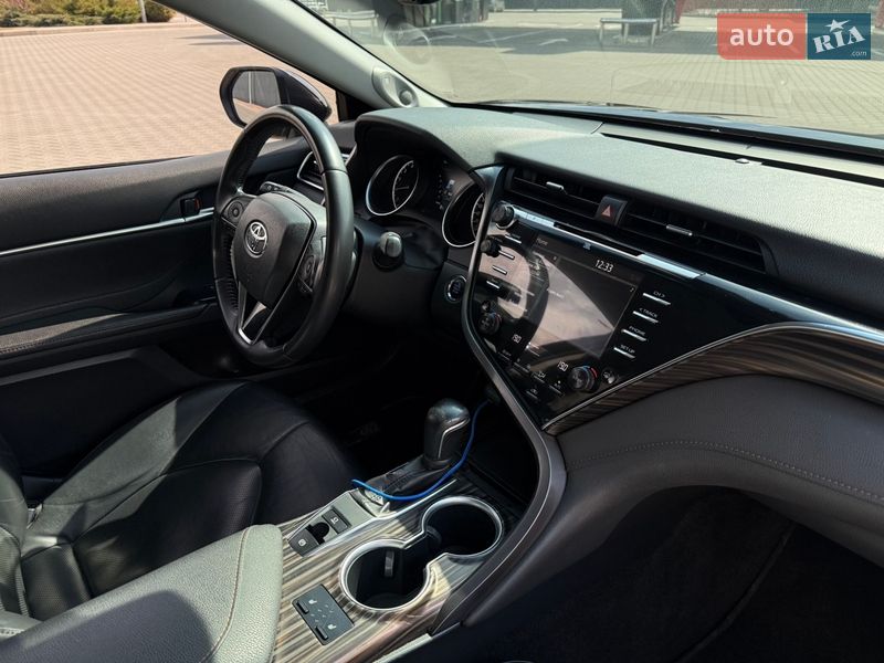 Седан Toyota Camry 2017 в Киеве