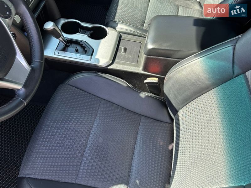 Седан Toyota Camry 2014 в Днепре