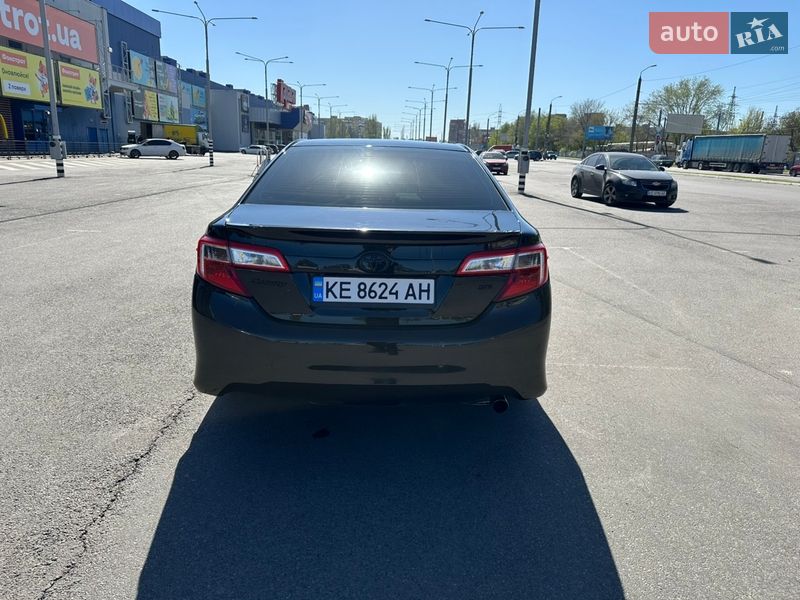 Седан Toyota Camry 2014 в Днепре