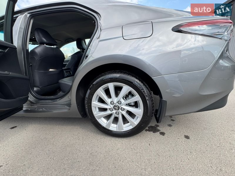 Седан Toyota Camry 2023 в Киеве