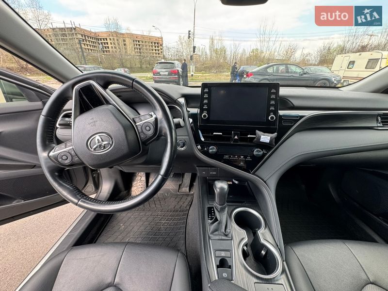 Седан Toyota Camry 2023 в Киеве