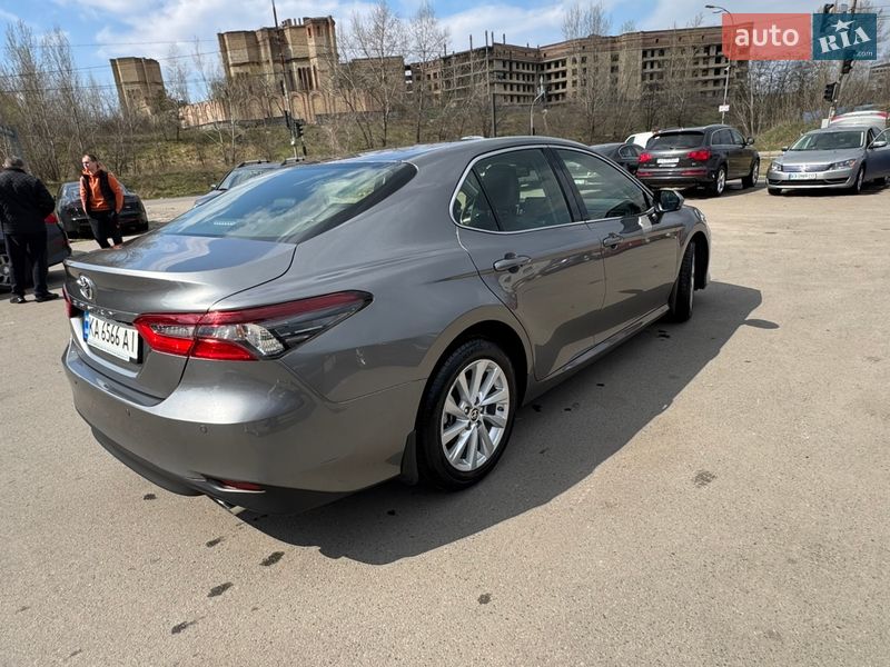 Седан Toyota Camry 2023 в Киеве