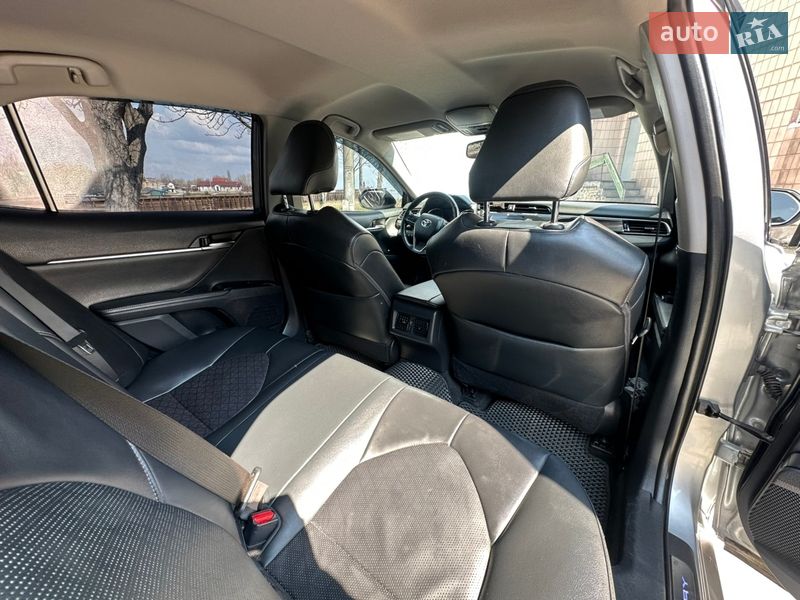 Седан Toyota Camry 2019 в Ржищеві