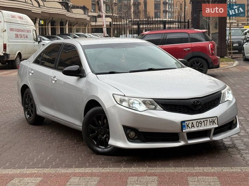 Седан Toyota Camry 2014 в Киеве