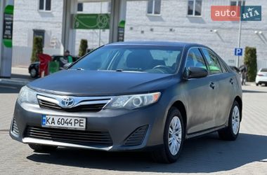 Седан Toyota Camry 2014 в Києві