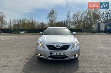 Седан Toyota Camry 2008 в Рівному