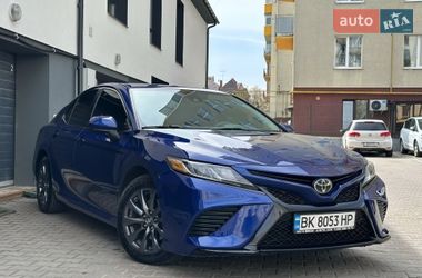 Седан Toyota Camry 2018 в Рівному