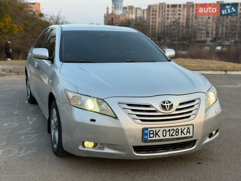 Седан Toyota Camry 2007 в Рівному