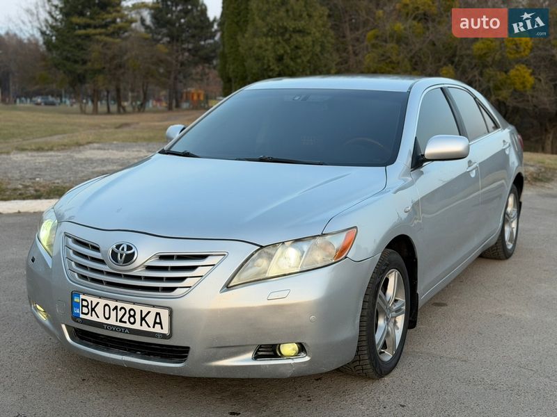 Седан Toyota Camry 2007 в Рівному
