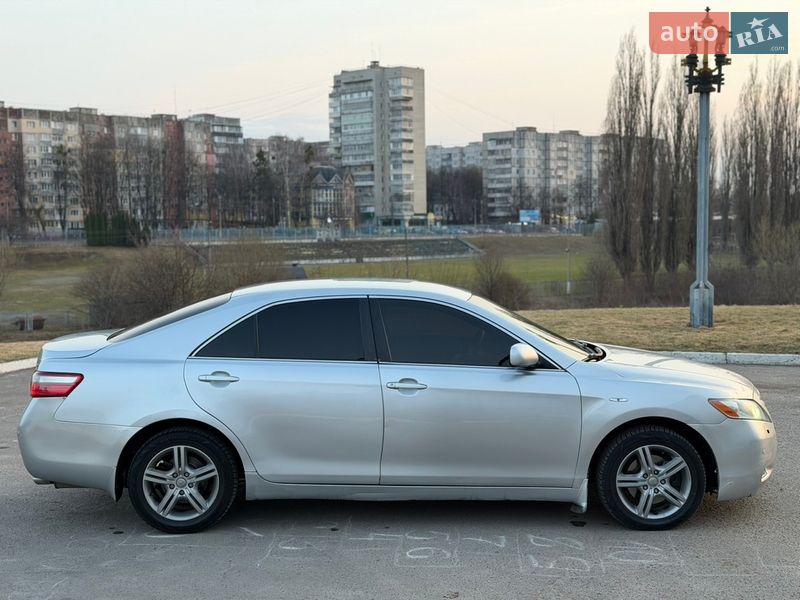 Седан Toyota Camry 2007 в Рівному