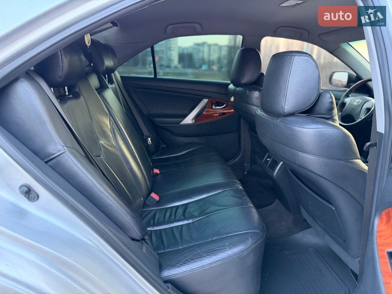 Седан Toyota Camry 2007 в Рівному
