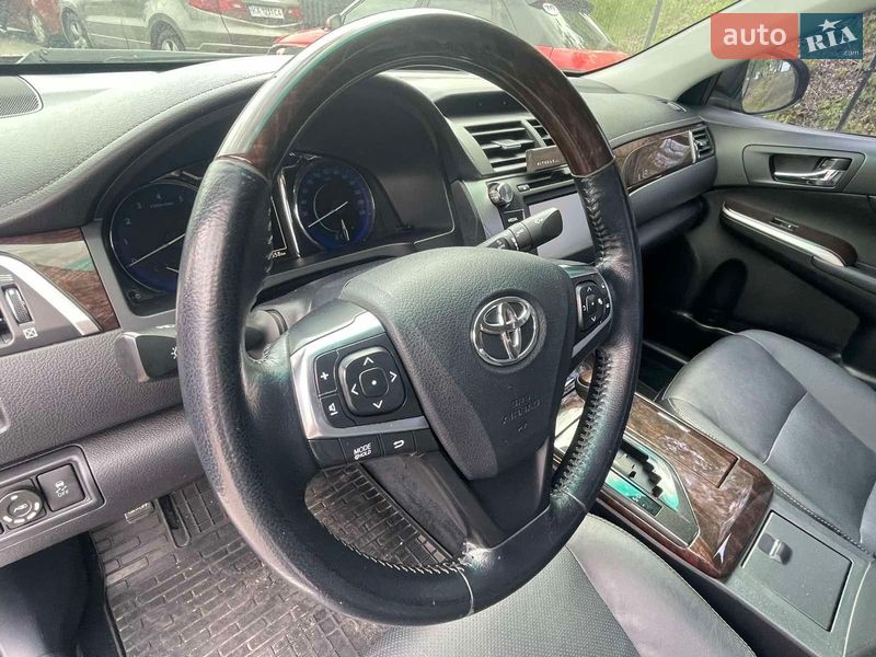 Седан Toyota Camry 2015 в Киеве