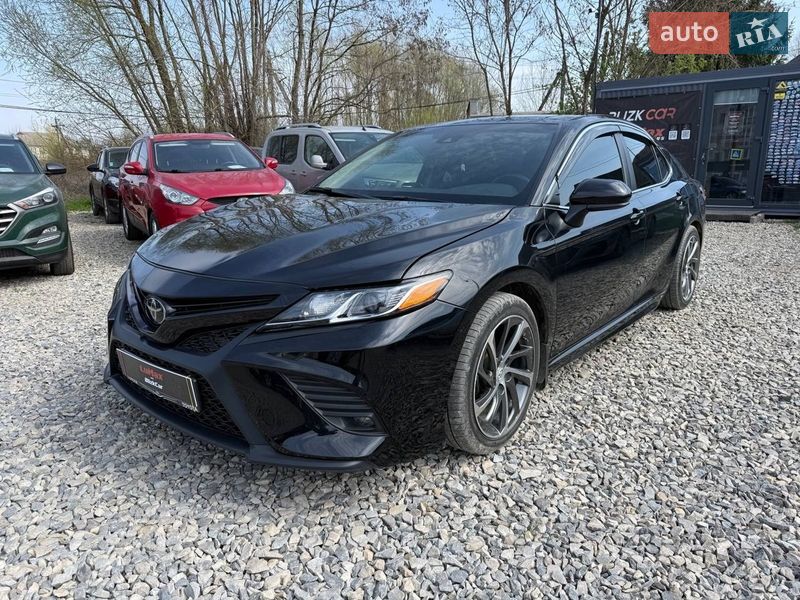 Toyota Camry 2019