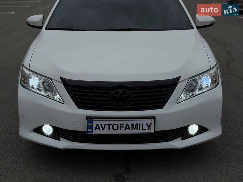 Седан Toyota Camry 2013 в Днепре