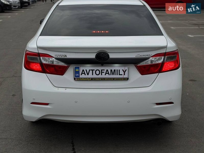 Седан Toyota Camry 2013 в Днепре