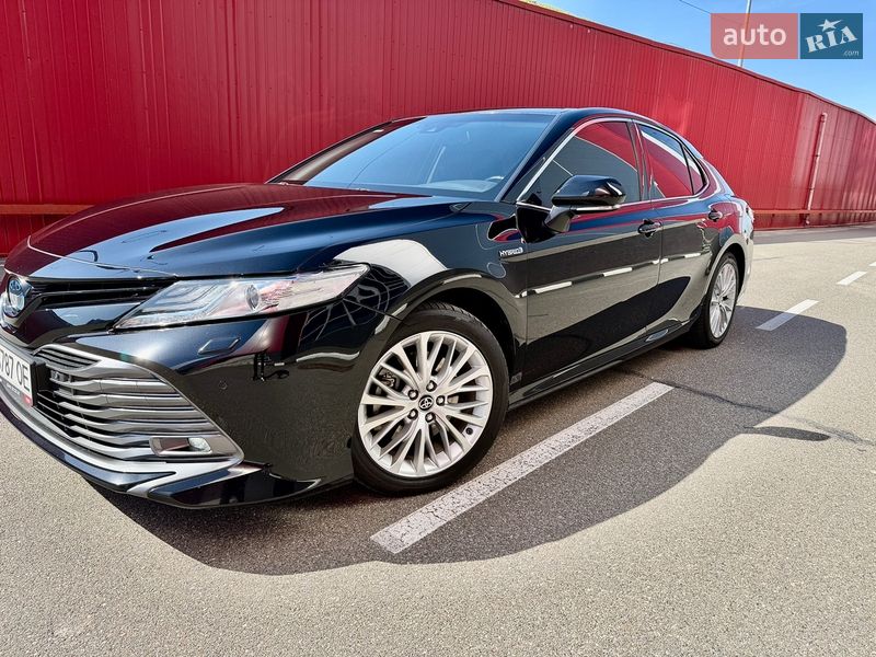 Седан Toyota Camry 2020 в Киеве