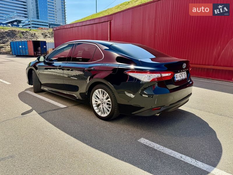 Седан Toyota Camry 2020 в Киеве