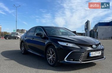 Седан Toyota Camry 2023 в Киеве