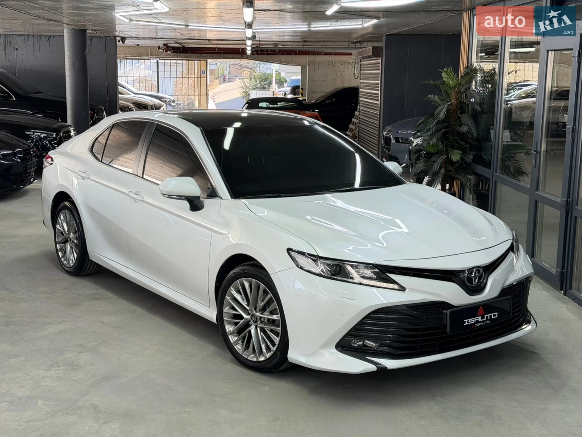 2020 Toyota Camry - фото 1