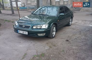 Седан Toyota Camry 2000 в Жовтих Водах