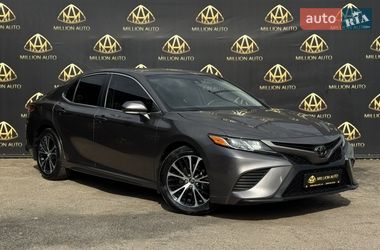 Седан Toyota Camry 2017 в Киеве